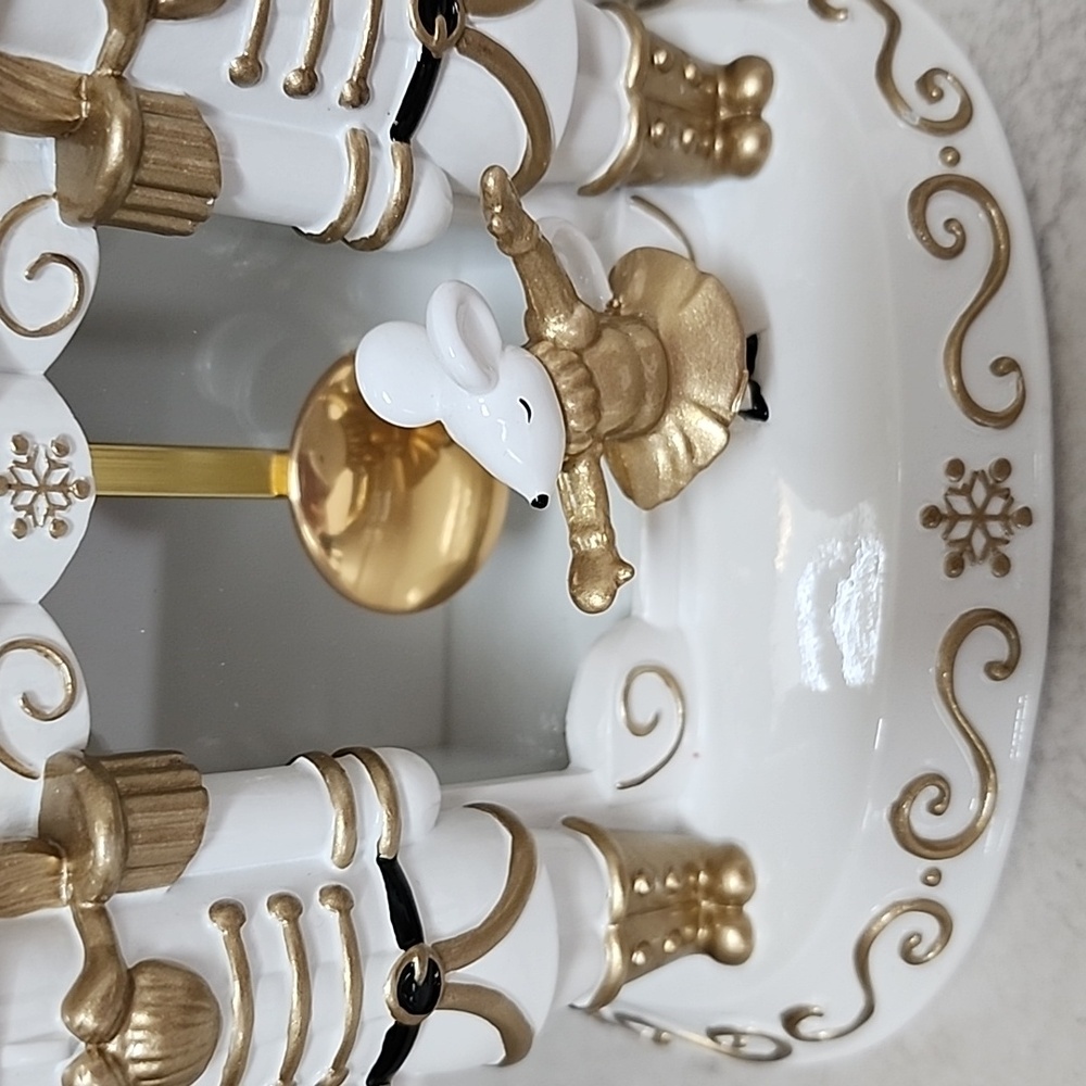 🕯BATH & BODY WORKS Christmas Candle Holder🕯 - Picture 7 of 10